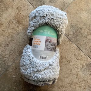 NEW Bella Russo Teddy Sherpa Throw Blanket